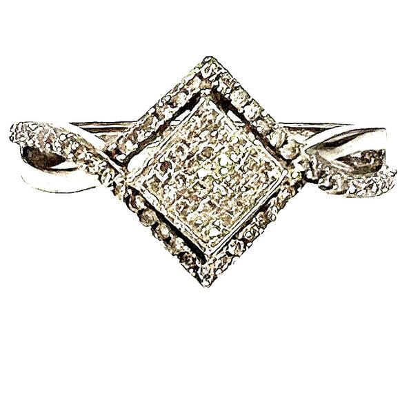 Gorgeous 10k White Gold Diamonds Ring 0.25 CT , Size 6 - Picture 1 of 16